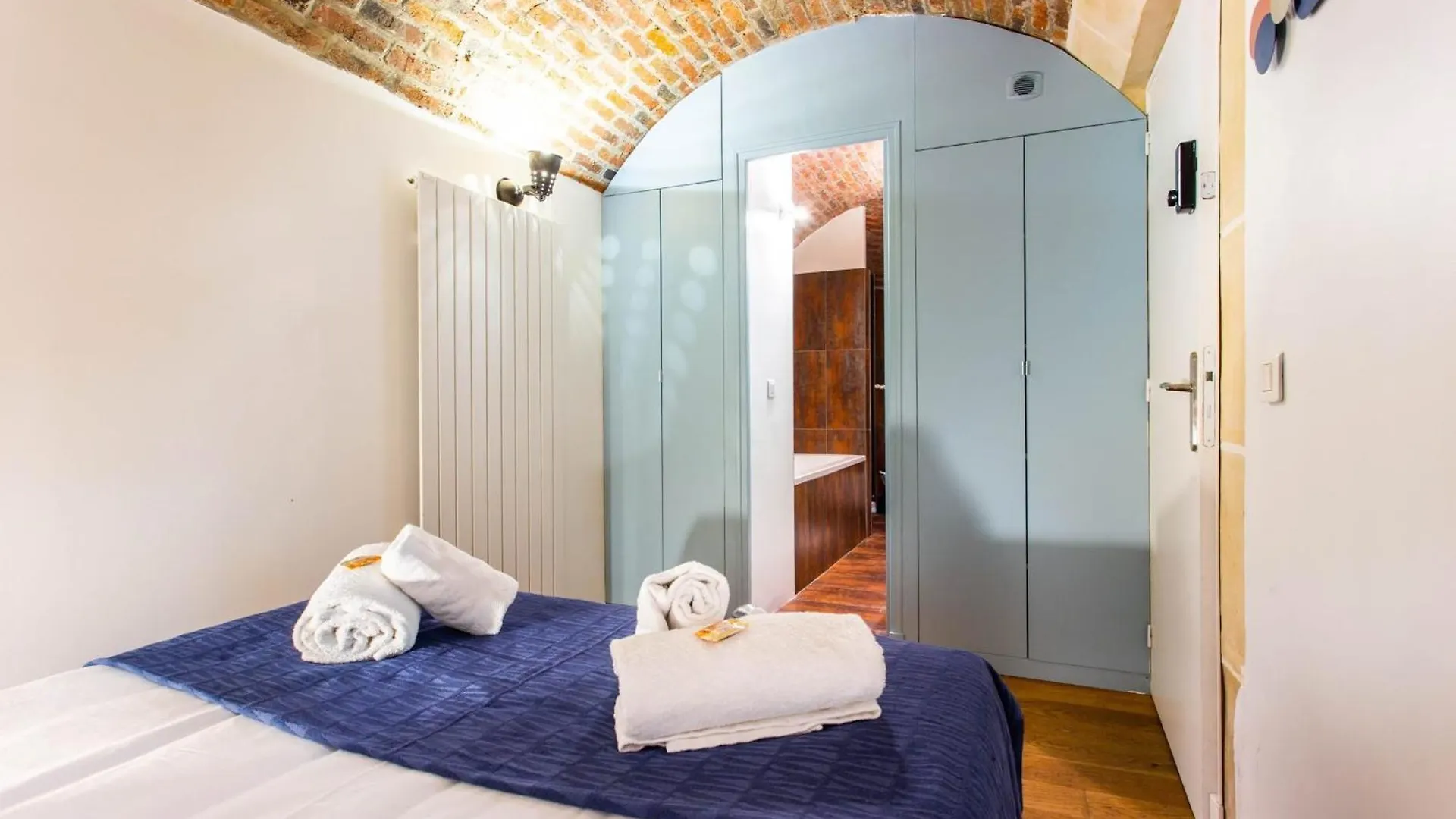Authentic Apartment - 4Br-10P - Moulin Rouge باريس فرنسا