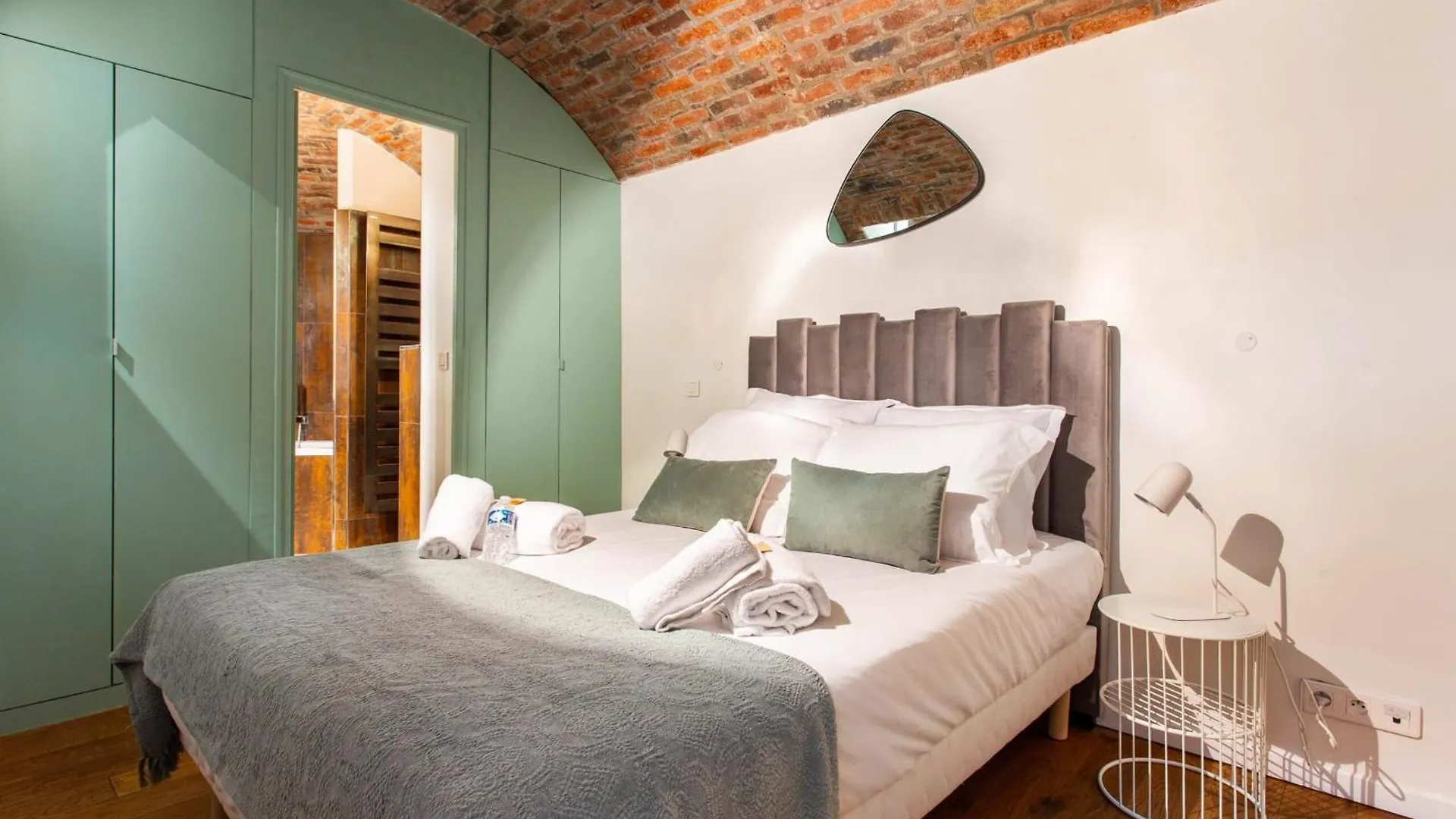 Authentic Apartment - 4Br-10P - Moulin Rouge Paris France