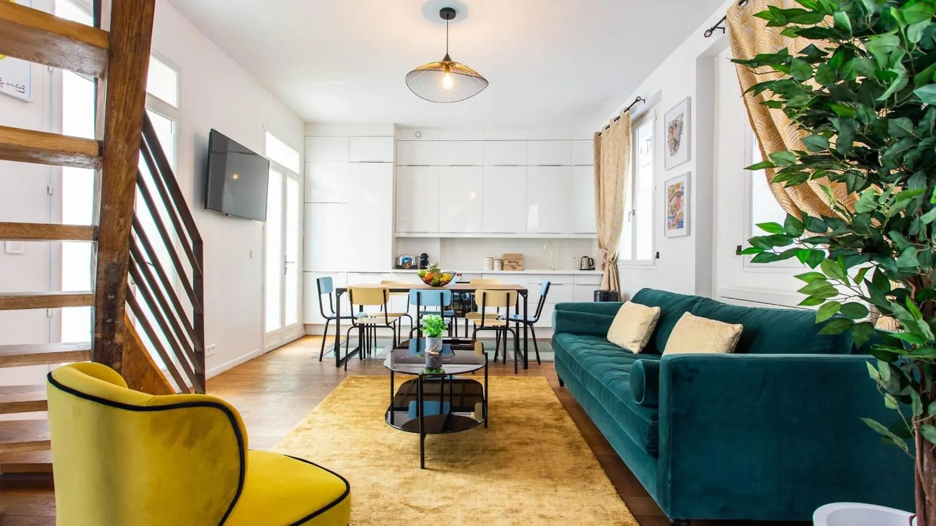 Authentic Apartment - 4Br-10P - Moulin Rouge contacts