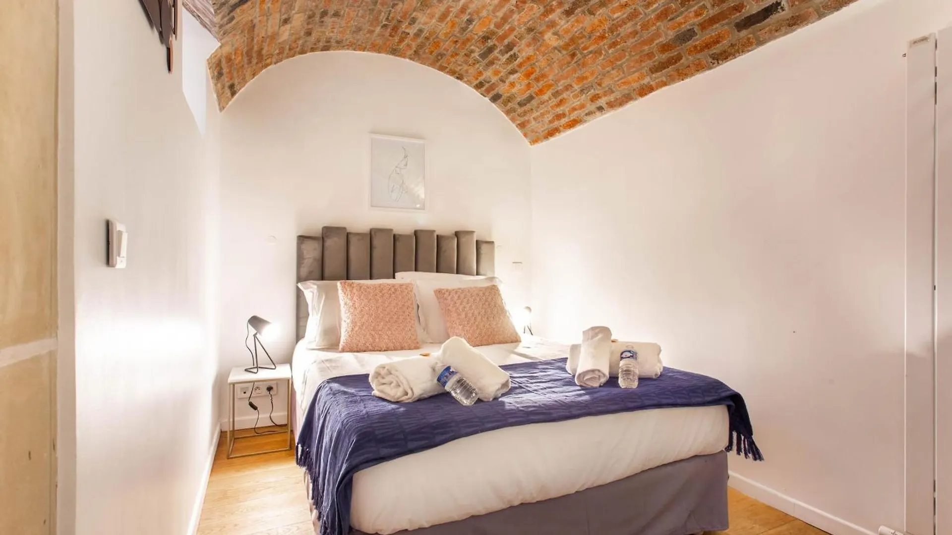Authentic Apartment - 4Br-10P - Moulin Rouge Paris